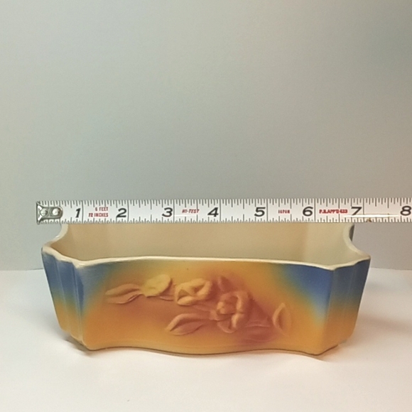 Vintage blue & yellow Shawnee pottery marked USA 181 planter, with floral design - Picture 9 of 10